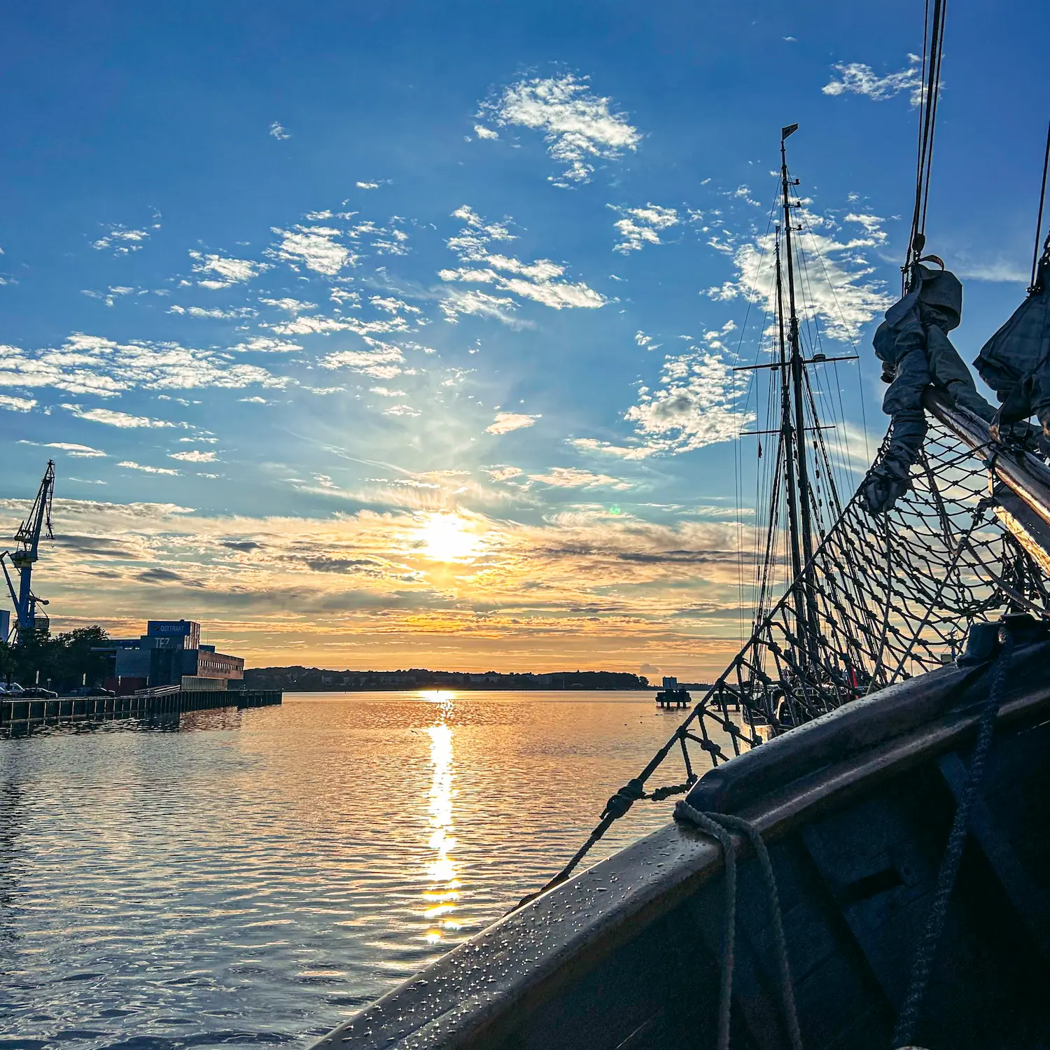 Schiff Front Hafen-1
