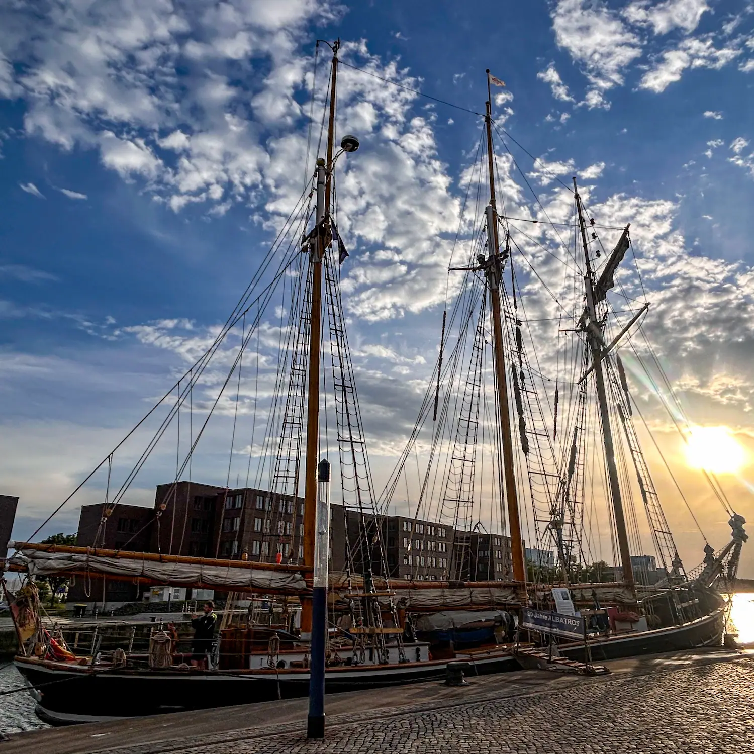SchiffimHafen-1